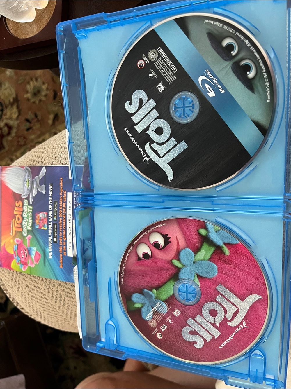 Trolls Party DVD and blu ray - Picture 2 of 2